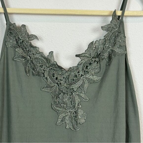 Listicle Khaki Green Floral Appliqué Cami M - Picture 2 of 9